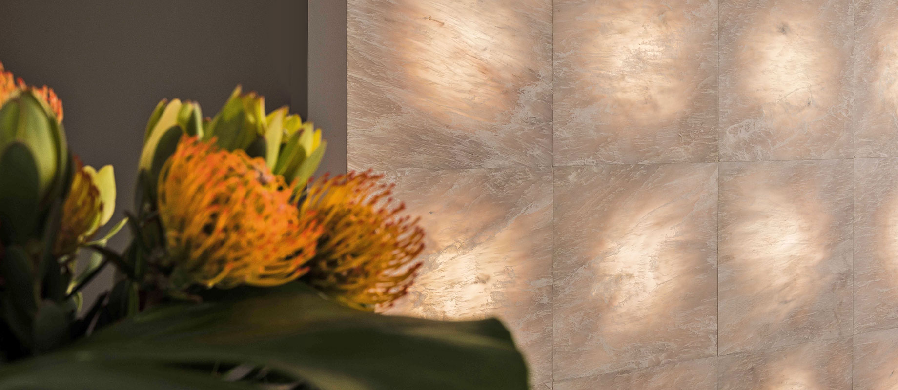 Uniform marble and onyx wall illumination with LED Light Sheets